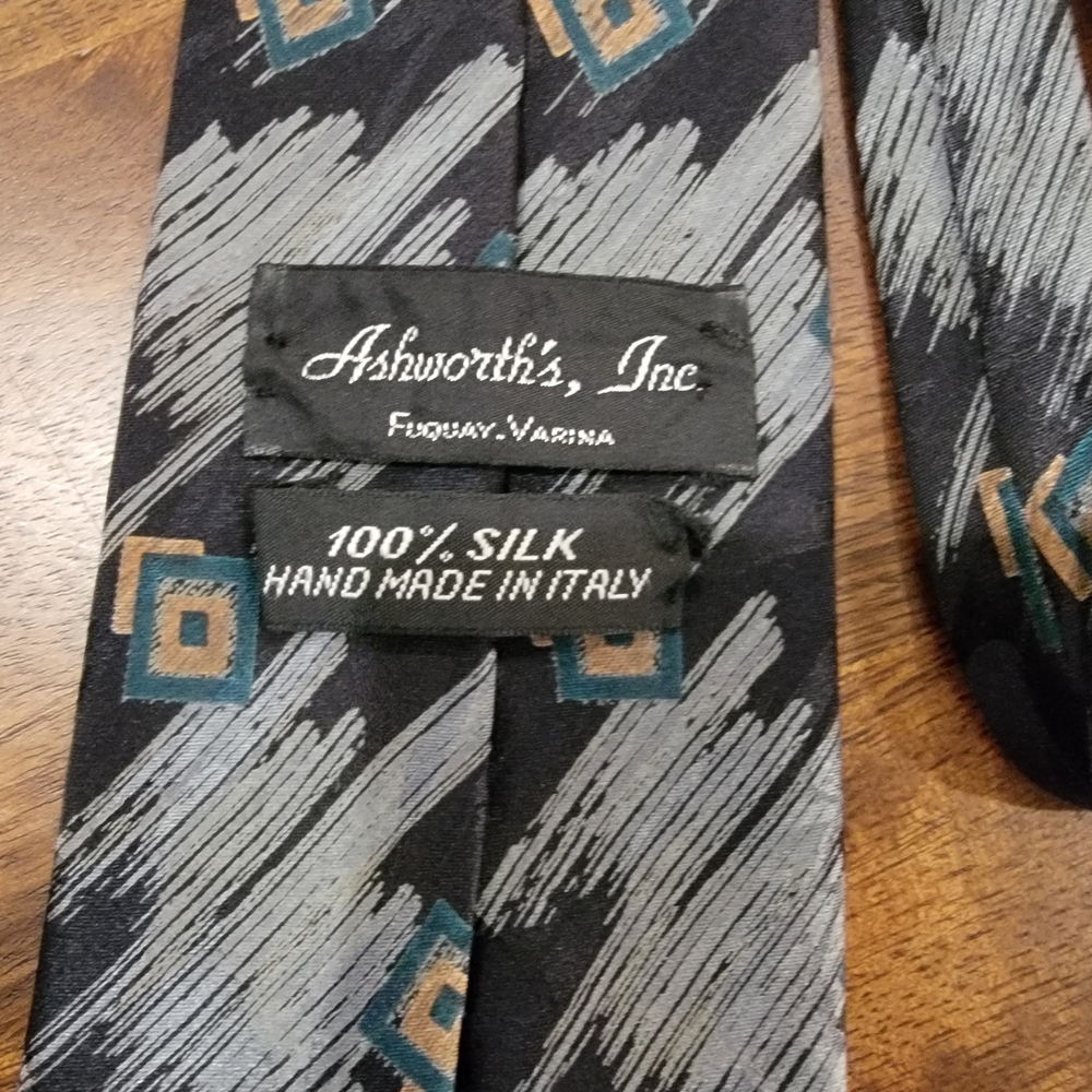 Ashworth Black and Gray Silk Tie